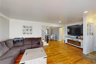 1339 Haverston Rd, Lyndhurst, OH 44124 - Photo 2