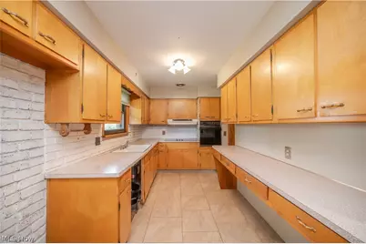 7627 Catherine Street, Masury, OH 44438 - Photo 12