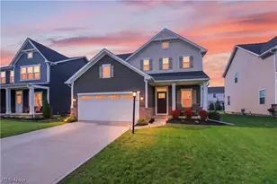 36283 Lands End Dr, North Ridgeville, OH 44039 - Photo 2