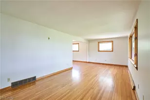 647 Killian Rd, Coventry, OH 44319 - Photo 6