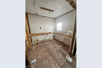 996 Burkhardt Avenue, Akron, OH 44301 - Photo 4