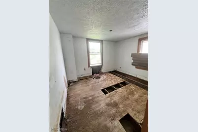 996 Burkhardt Avenue, Akron, OH 44301 - Photo 10