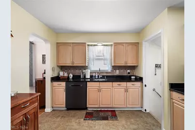 12305 Eastwood Boulevard, Garfield Heights, OH 44125 - Photo 18