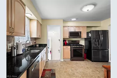 12305 Eastwood Boulevard, Garfield Heights, OH 44125 - Photo 16