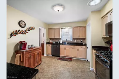 12305 Eastwood Boulevard, Garfield Heights, OH 44125 - Photo 20