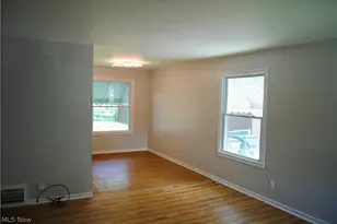 1527 Babbitt Rd, Euclid, OH 44132 - Photo 4