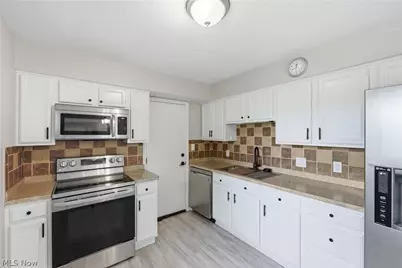 8139 Yorkshire Drive, Mentor, OH 44060 - Photo 12