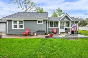 7476 Pinehurst Dr, Mentor on the Lake, OH 44060 - Photo 2