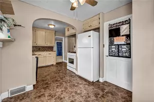 91 E 212th St, Euclid, OH 44123 - Photo 16