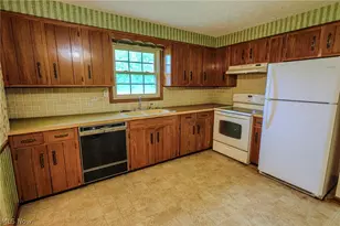 1821 Hiram St, Louisville, OH 44641 - Photo 20