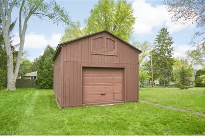 639 N Azalea Boulevard, Barberton, OH 44203 - Photo 18