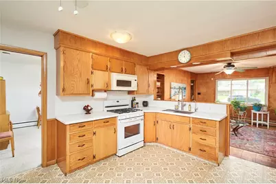 639 N Azalea Boulevard, Barberton, OH 44203 - Photo 4