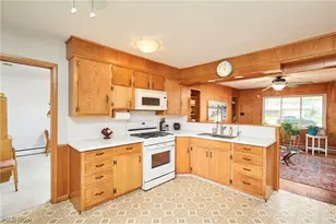 639 N Azalea Blvd, Barberton, OH 44203 - Photo 4