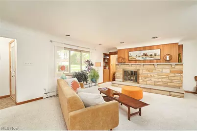 639 N Azalea Boulevard, Barberton, OH 44203 - Photo 2