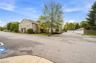 3371 Lenox Village Dr, Fairlawn, OH 44333 - Photo 4