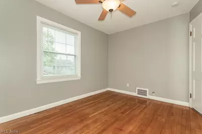 1557 Woodhurst Avenue, Mayfield Heights, OH 44124 - Photo 12