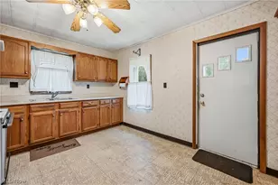 3961 S Main St, Hubbard, OH 44425 - Photo 2