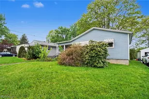 520 Sunset Dr, Hubbard, OH 44425 - Photo 14