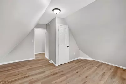 10204 McCracken Boulevard, Garfield Heights, OH 44125 - Photo 18