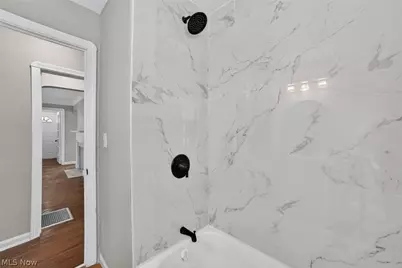 10204 McCracken Boulevard, Garfield Heights, OH 44125 - Photo 14