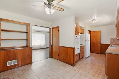 125 Meadowlane Road, Green Hills, OH 44131 - Photo 8