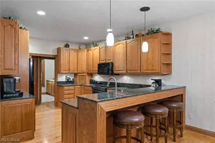 189 Ballantrae Dr, Sagamore Hills, OH 44067 - Photo 10