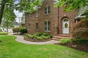 189 Ballantrae Dr, Sagamore Hills, OH 44067 - Photo 2