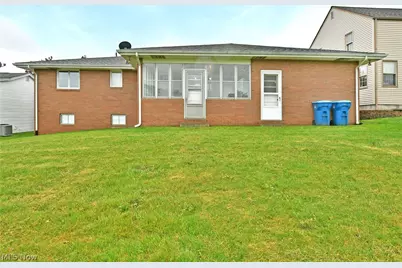 499 W Harvey Street, Struthers, OH 44471 - Photo 2