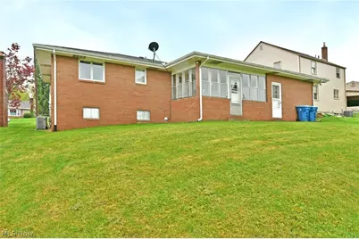 499 W Harvey Street, Struthers, OH 44471 - Photo 4
