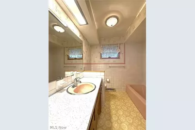 1952 Dodge Drive NW, Warren, OH 44485 - Photo 6