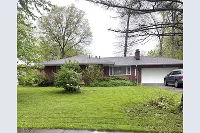 1952 Dodge Drive NW, Warren, OH 44485 - Photo 1