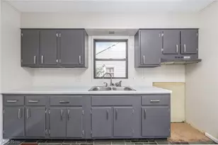 601 41st St, Vienna, WV 26105 - Photo 12
