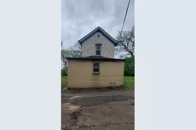 17 Oak Park, Youngstown, OH 44505 - Photo 2