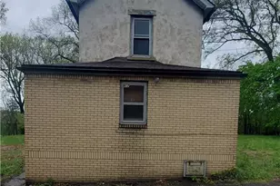 17 Oak Park, Youngstown, OH 44505 - Photo 2