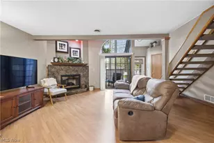1323 Red Tail Hawk Ct, Boardman, OH 44512 - Photo 4