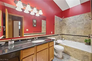 1323 Red Tail Hawk Ct, Boardman, OH 44512 - Photo 18