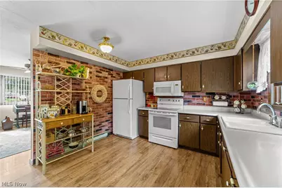 176 Pinewood Drive, Elyria, OH 44035 - Photo 10