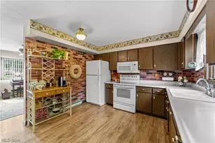 176 Pinewood Dr, Elyria, OH 44035 - Photo 10