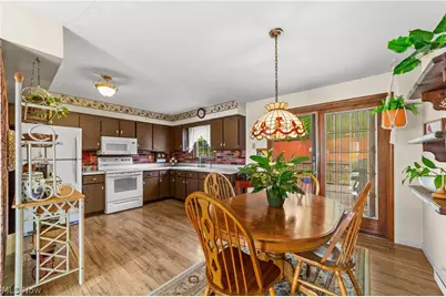 176 Pinewood Drive, Elyria, OH 44035 - Photo 8