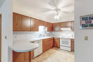 249 W Heatherwood Dr, Barberton, OH 44203 - Photo 10