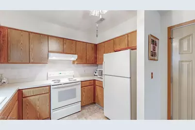 249 W Heatherwood Drive, Barberton, OH 44203 - Photo 12