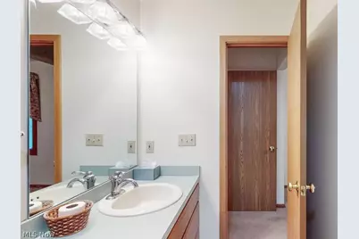 249 W Heatherwood Drive, Barberton, OH 44203 - Photo 20