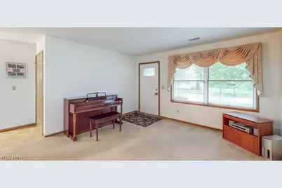 249 W Heatherwood Drive, Barberton, OH 44203 - Photo 4