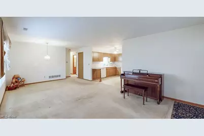 249 W Heatherwood Drive, Barberton, OH 44203 - Photo 6