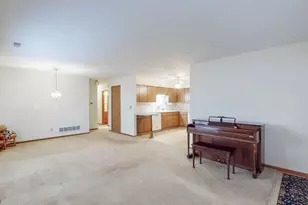 249 W Heatherwood Dr, Barberton, OH 44203 - Photo 6