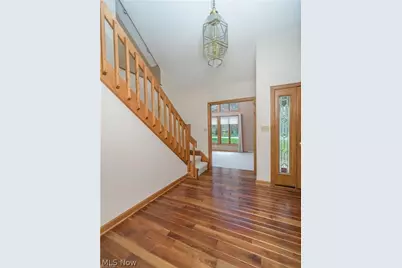 963 Mansion Circle, Barberton, OH 44203 - Photo 10