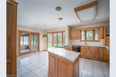 963 Mansion Circle, Barberton, OH 44203 - Photo 12