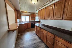 429 Comstock St NW, Warren, OH 44483 - Photo 4