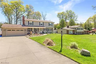 690 Deerwood Dr, Tallmadge, OH 44278 - Photo 2