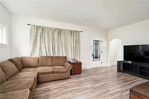 3091 N Bender Ave, Akron, OH 44319 - Photo 4